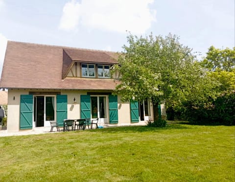 Property building, Patio, Garden, Garden view