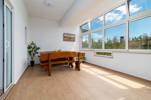 View (from property/room), Balcony/Terrace, Seating area