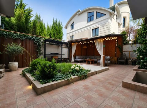 Patio, Day, Garden, Garden view