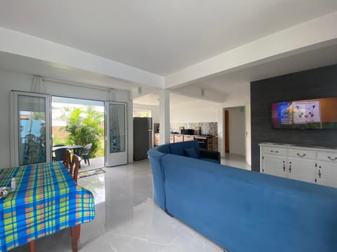 TV and multimedia, Living room, Dining area