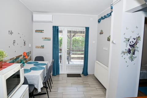 Dining area, air conditioner