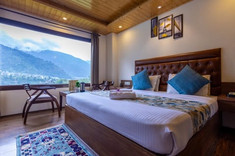 Bed, Natural landscape, Photo of the whole room, Bedroom, Mountain view