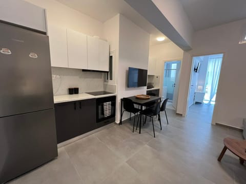 TV and multimedia, Kitchen or kitchenette, oven, stove