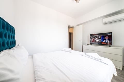 Bed, TV and multimedia, Bedroom, air conditioner