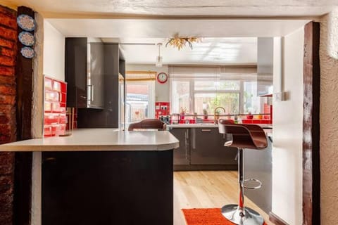 Cathedral View Cottage - City Center Apartment in Gloucester