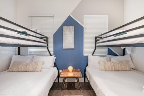 Jade - Private Patio and Balcony - Near Germantown House in East Nashville