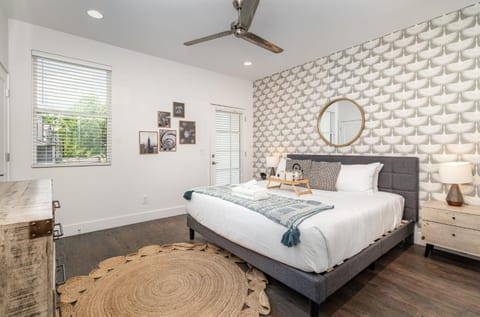 Jade - Private Patio and Balcony - Near Germantown House in East Nashville