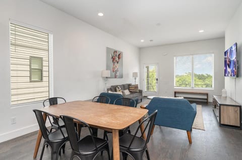 Jade - Private Patio and Balcony - Near Germantown House in East Nashville