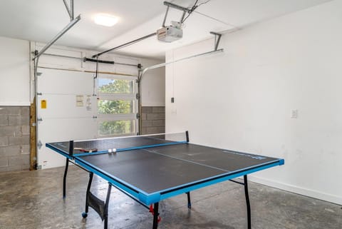 Double Time - Ping-Pong Table - Mins to Germantown House in East Nashville
