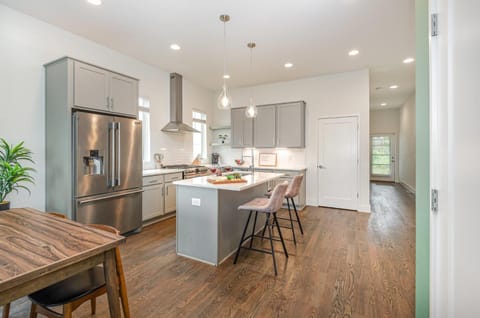 Double Time - Ping-Pong Table - Mins to Germantown House in East Nashville