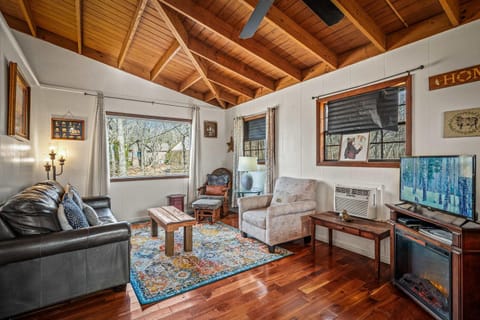 Mountain Treehouse - Magpie Nest House in Fort Payne