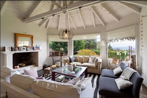 Living room, Seating area, fireplace, fireplace