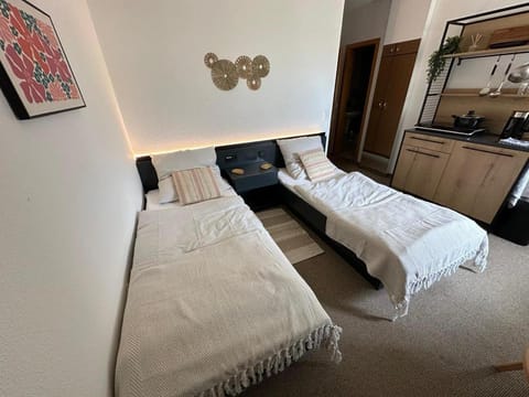 Bed, Kitchen or kitchenette, Photo of the whole room, Bedroom