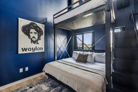 Grand Ole Nashville in Downtown Nashville, Walk to Broadway, Parking, Pool, Gym Apartment in The Gulch