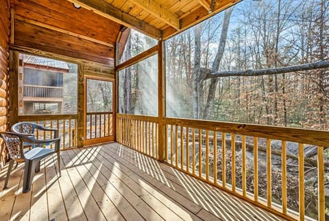 Dancing Bear Hideaway by Venture Smoky Mountains House in Pittman Center