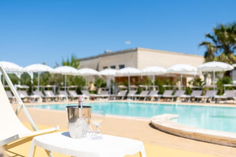 Swimming pool, sunbed