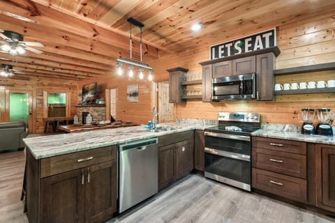 Flowing Waters Lodge by Venture Smoky Mountains House in Sevier County