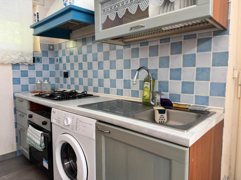 Kitchen or kitchenette, Kitchen or kitchenette