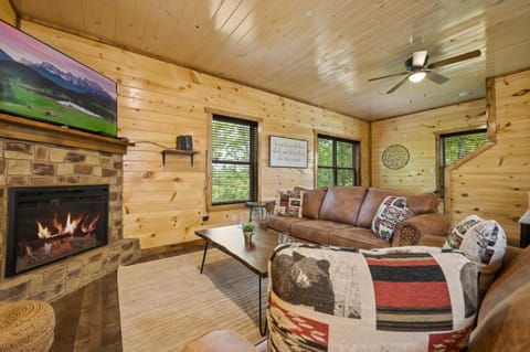 Golden Bear Lodge by Venture Smoky Mountains House in Sevierville