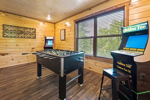 Golden Bear Lodge by Venture Smoky Mountains House in Sevierville