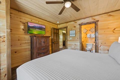 Golden Bear Lodge by Venture Smoky Mountains House in Sevierville