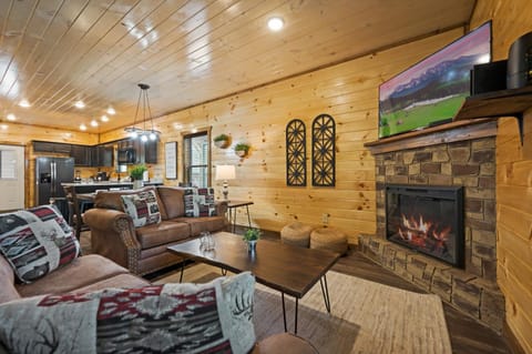 Golden Bear Lodge by Venture Smoky Mountains House in Sevierville