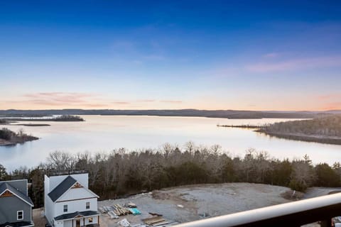Ozark Views at Majestic - Perched on the Hills House in Branson