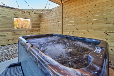 Jetts Lil Fishing Lodge by Venture Smoky Mountains House in Sevierville