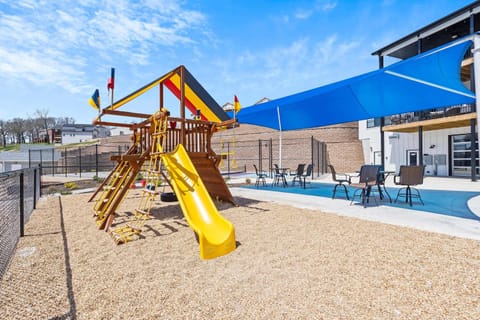 Hilltop Haven at Table Rock - Lake Views & Nearby Branson's Best Attractions House in Branson