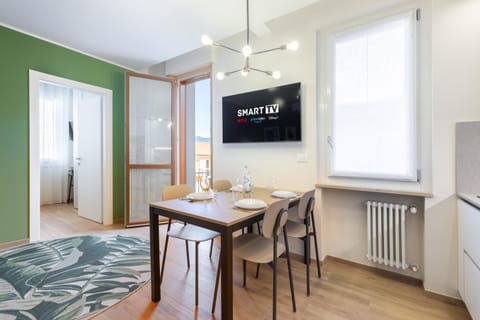 TV and multimedia, Kitchen or kitchenette, Seating area, Dining area