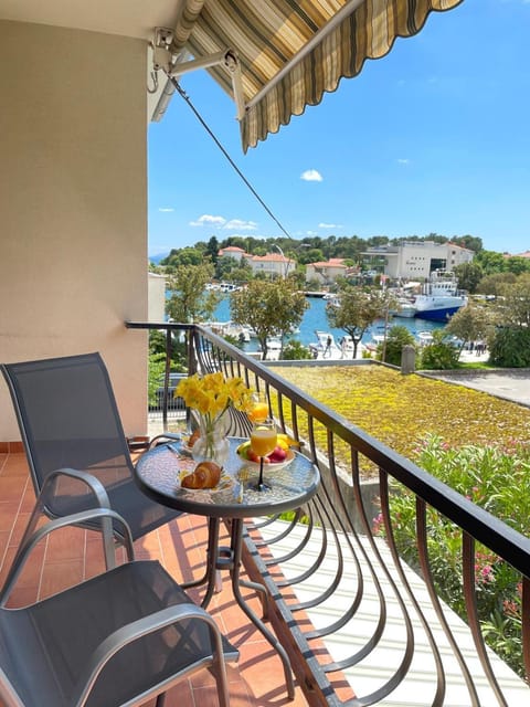 View (from property/room), Balcony/Terrace, Seating area, Sea view