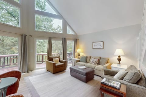 Calm Water Cove House in Lake Anna