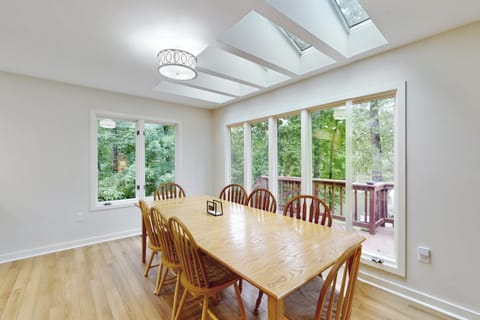 Calm Water Cove House in Lake Anna