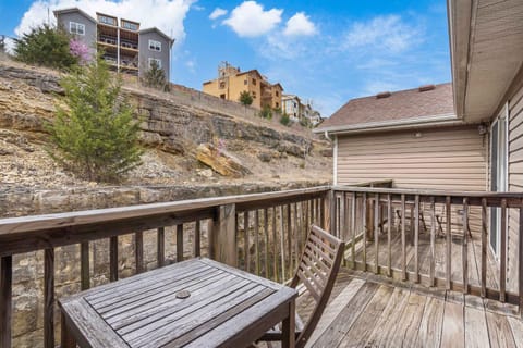 Country Farmhouse - Best of Branson House in Branson