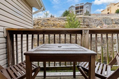 Country Farmhouse - Best of Branson House in Branson