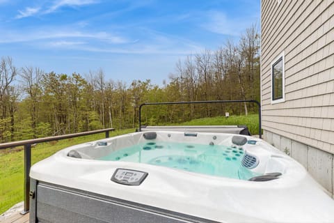 Ninevah Vista Getaway House in Plymouth