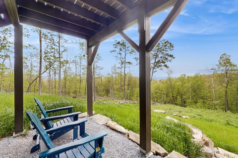 Ninevah Vista Getaway House in Plymouth