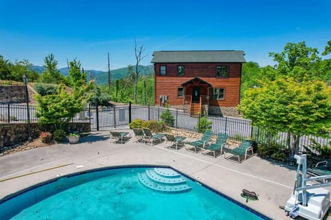 Valley View Lodge by Venture Smoky Mountains House in Gatlinburg