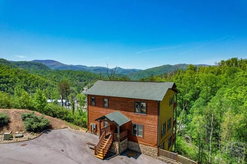 Valley View Lodge by Venture Smoky Mountains House in Gatlinburg