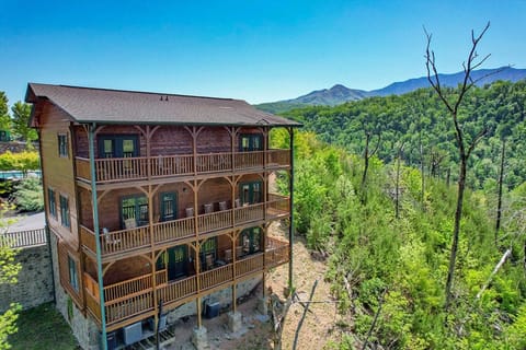 Valley View Lodge by Venture Smoky Mountains House in Gatlinburg
