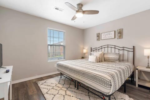 Rockwall Duo - Cottage & Lodge Combo House in Branson