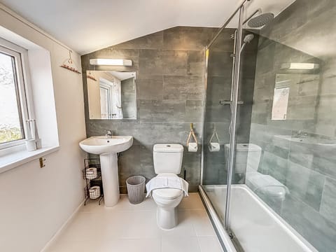 Yellow House Cottage House in Southport