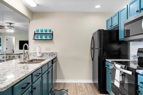 Sunset View at Anchor's Point - Lakefront Stay for 8 with Private Balcony House in Kimberling City