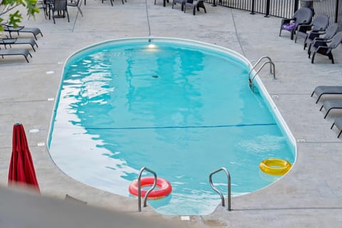 Sunset View at Anchor's Point - Lakefront Stay for 8 with Private Balcony House in Kimberling City