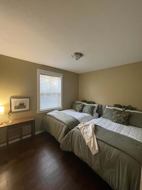 Mins to Downtown & Raceway Rookwood Retreat 2 House in Indianapolis