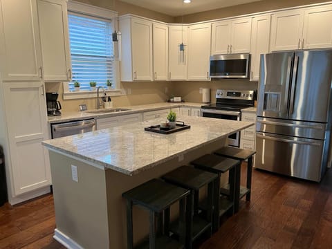 Mins to Downtown & Raceway Rookwood Retreat 2 House in Indianapolis