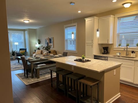 Mins to Downtown & Raceway Rookwood Retreat 2 House in Indianapolis