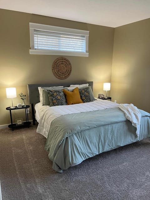 Mins to Downtown & Raceway Rookwood Retreat 2 House in Indianapolis