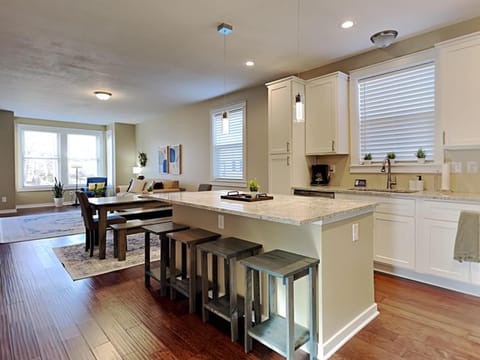 Mins to Downtown & Raceway Rookwood Retreat 1 & 2 House in Indianapolis