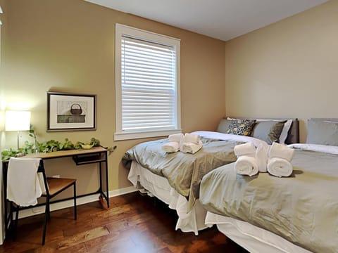 Mins to Downtown & Raceway Rookwood Retreat 1 & 2 House in Indianapolis